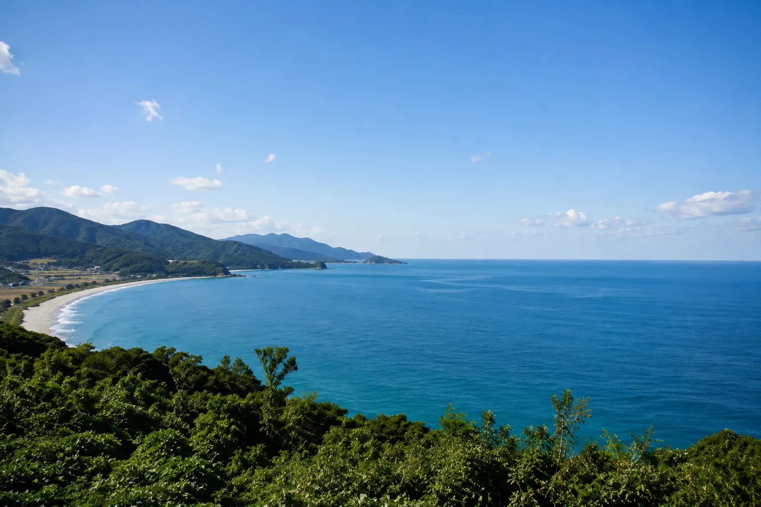 事務所から近い糸島の海岸線とまちの風景